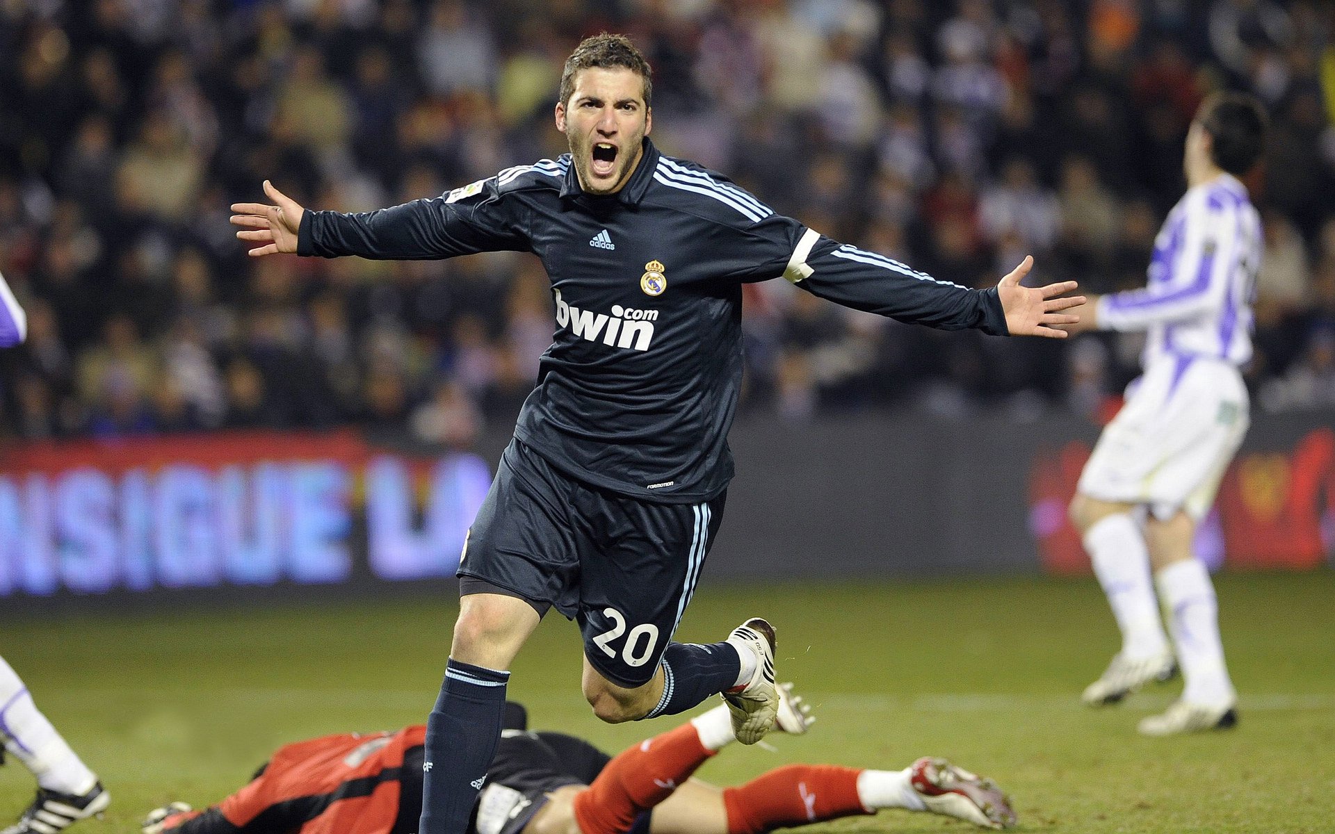 年度焦点之战之夜，拉梅洛·鲍尔的教科书级表演