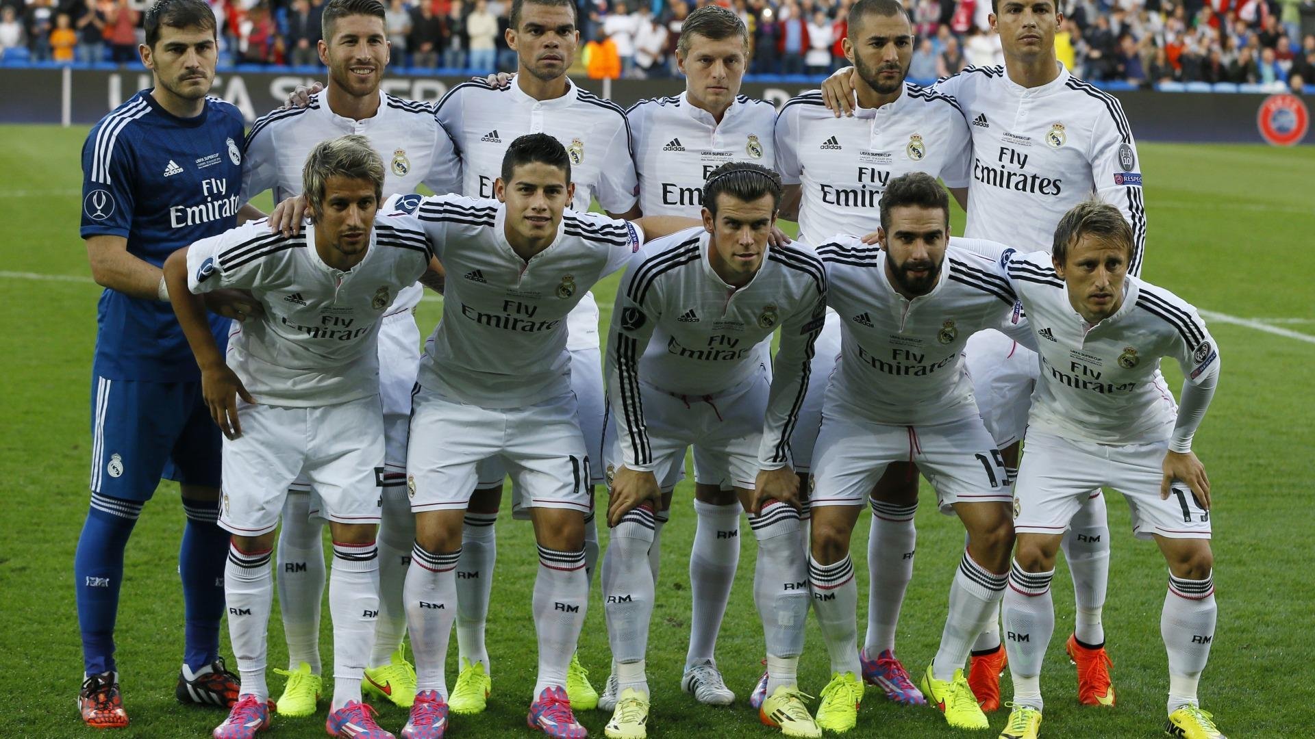 詹姆斯狂砍40+三双创纪录，火箭团队篮球六人上双击溃黄蜂